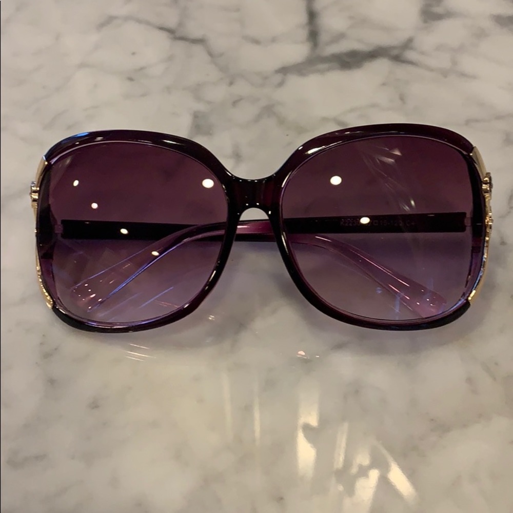 NWOT. Only 1 left! Fashion design sunglasses 🕶 - Picture 5 of 5